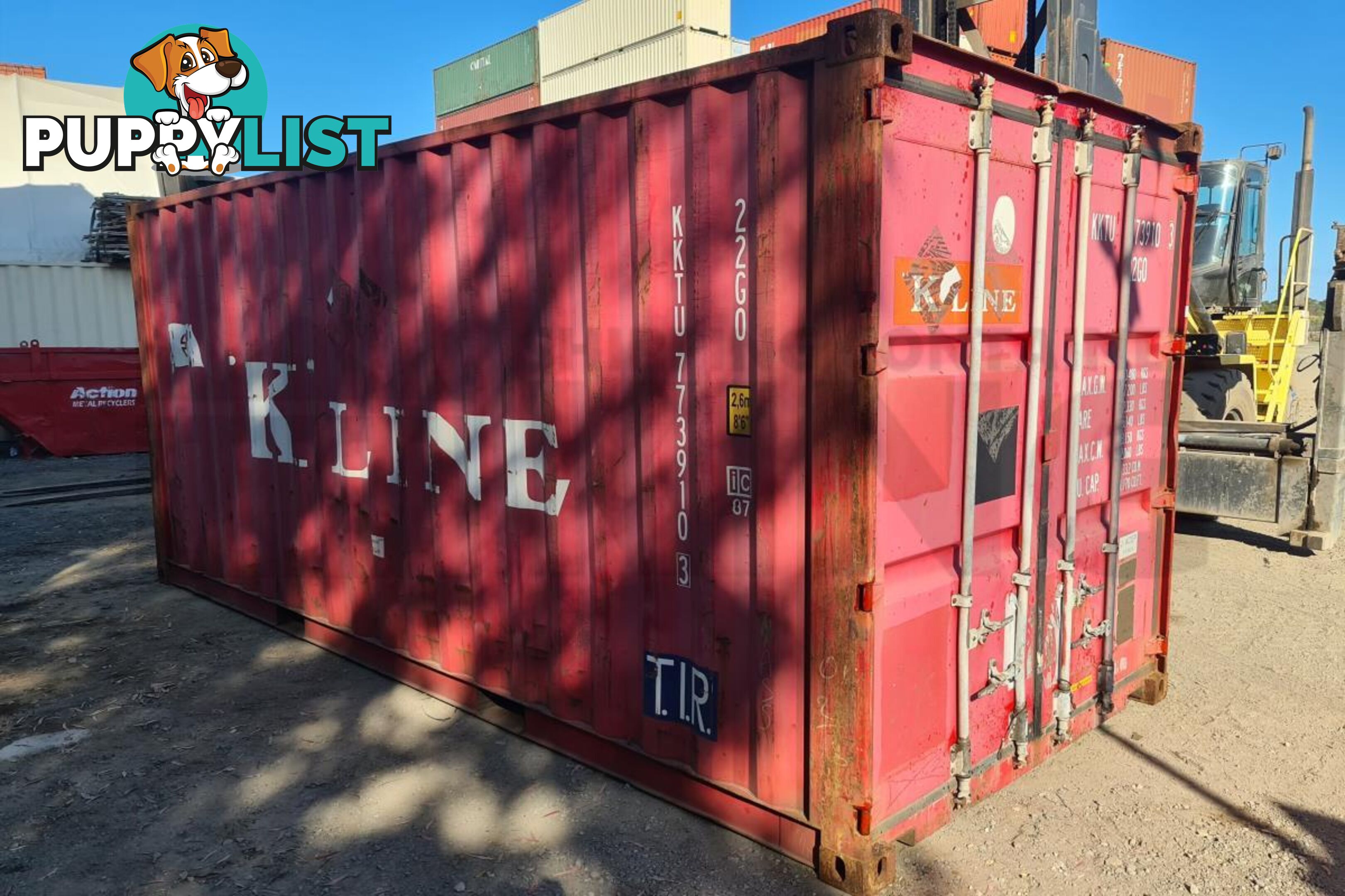 20' STANDARD HEIGHT SHIPPING CONTAINER - in Townsville