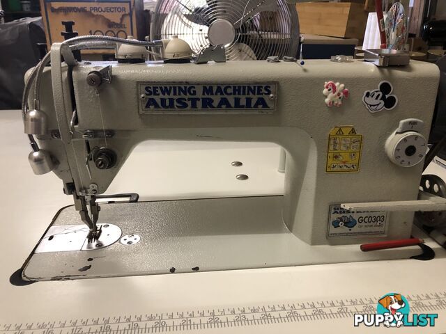 Walking foot sewing machine and overlocker