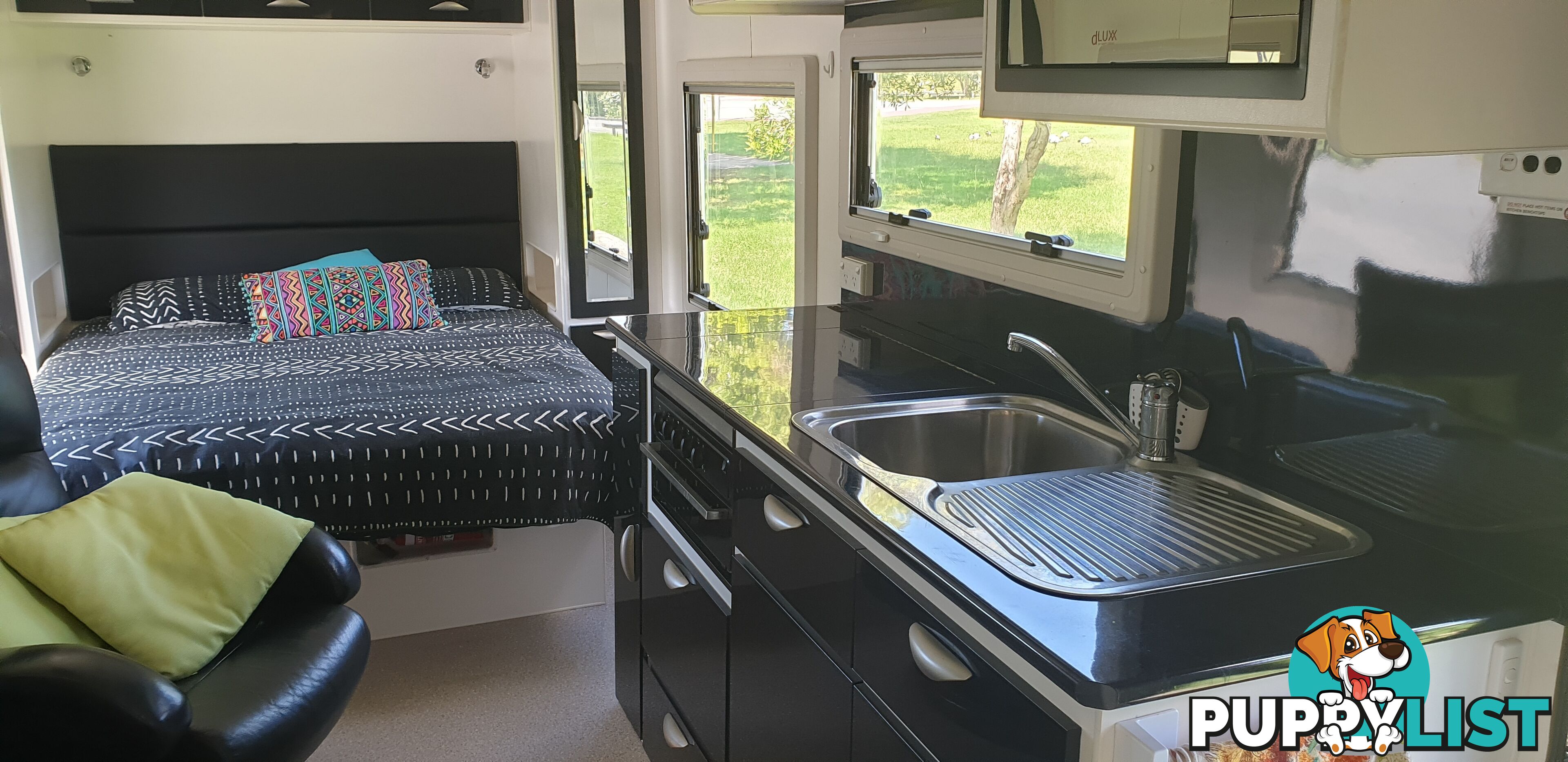 2015 Crusader MUSKETEER ATHOS with recliner chairs and island bed