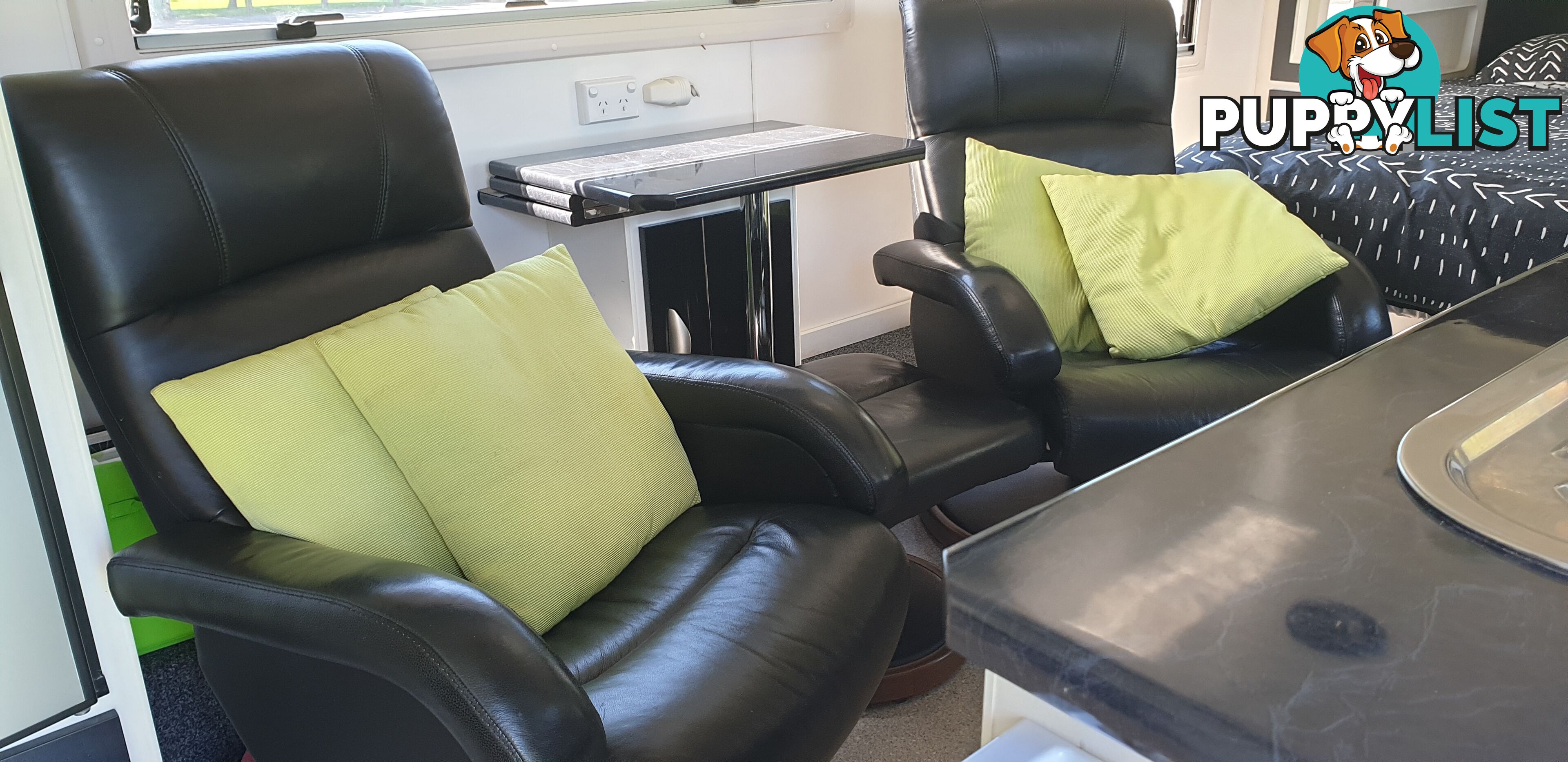 2015 Crusader MUSKETEER ATHOS with recliner chairs and island bed