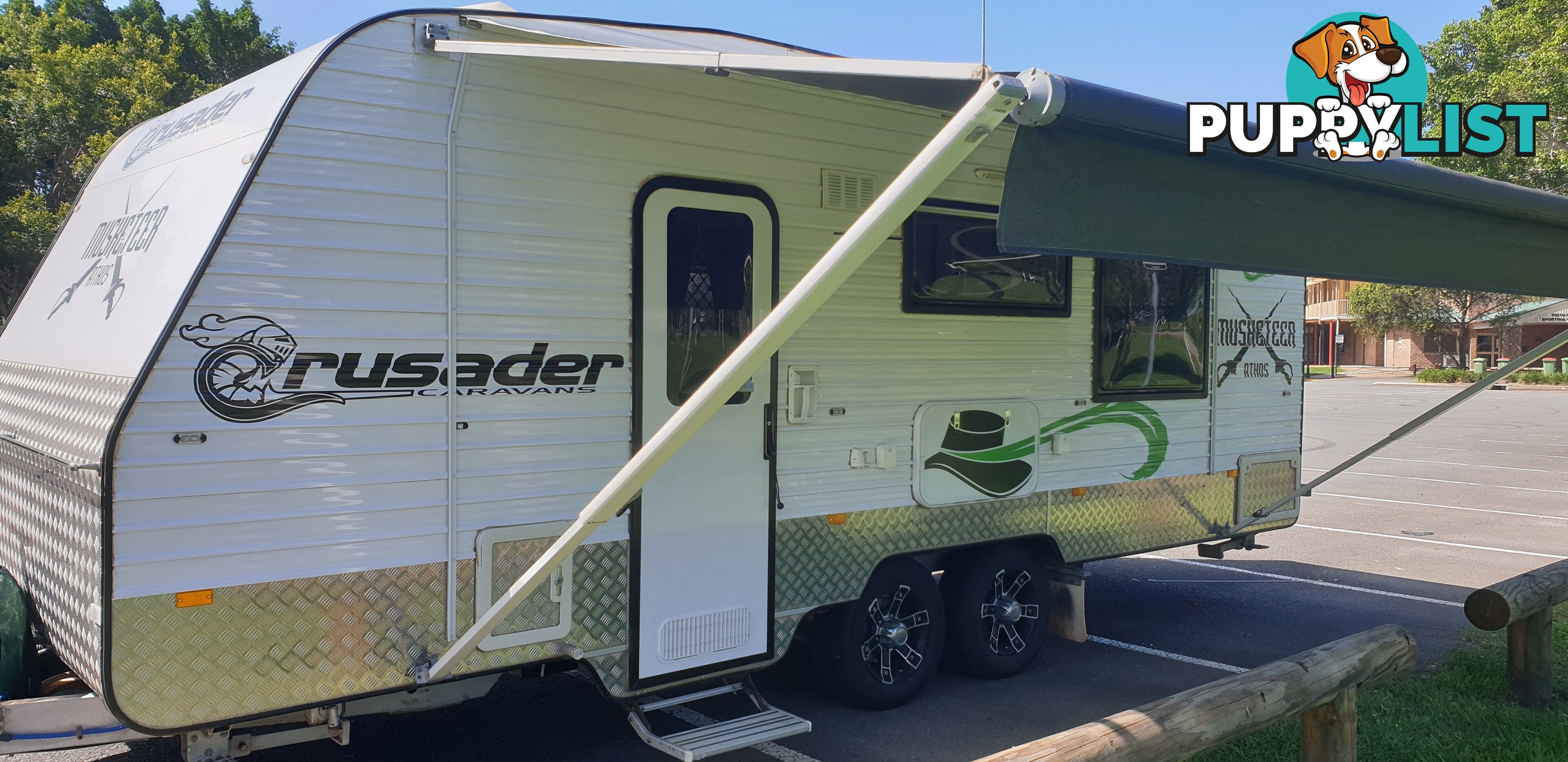 2015 Crusader MUSKETEER ATHOS with recliner chairs and island bed