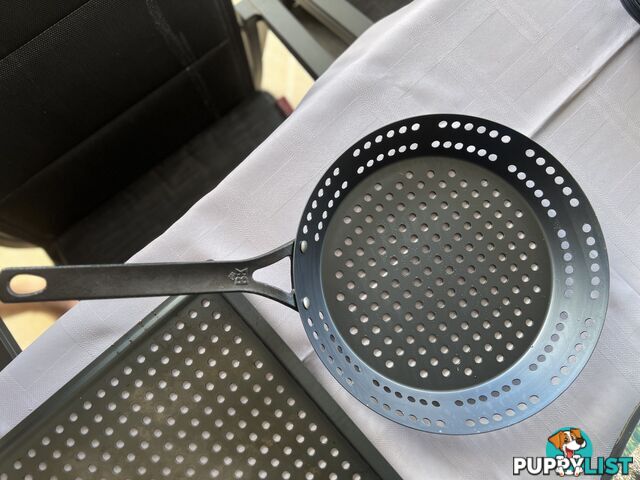 BBQ set Pan & Tray perforated & Preseasoned