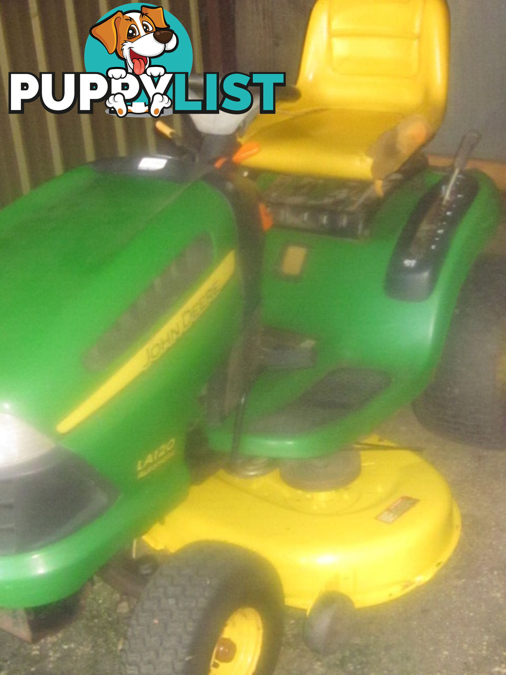 John Deere LA120 Ride on Mower