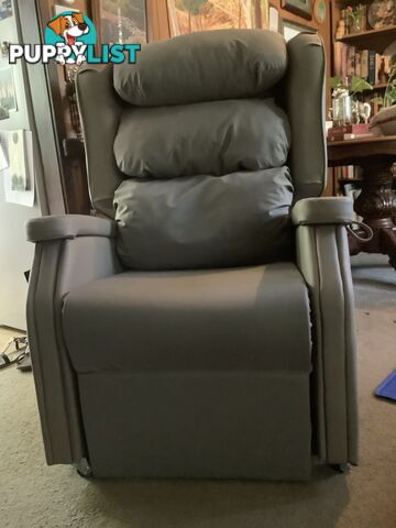 Electric lift recliner