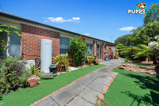 11 Hillcrest Rise LAKES ENTRANCE VIC 3909