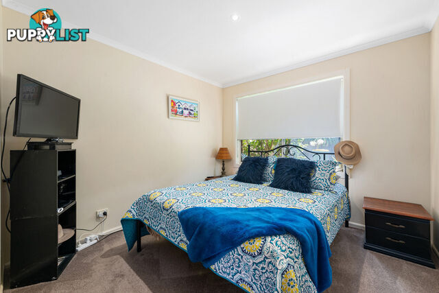 11 Hillcrest Rise LAKES ENTRANCE VIC 3909