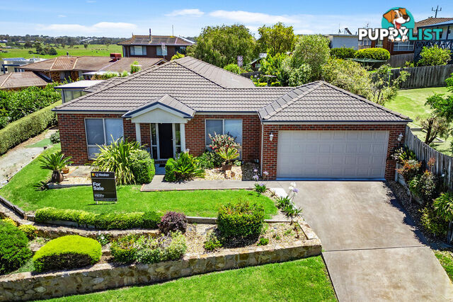 11 Hillcrest Rise LAKES ENTRANCE VIC 3909