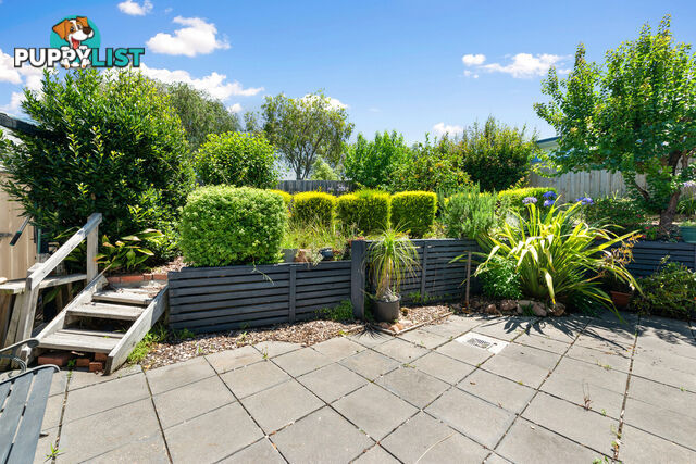 11 Hillcrest Rise LAKES ENTRANCE VIC 3909