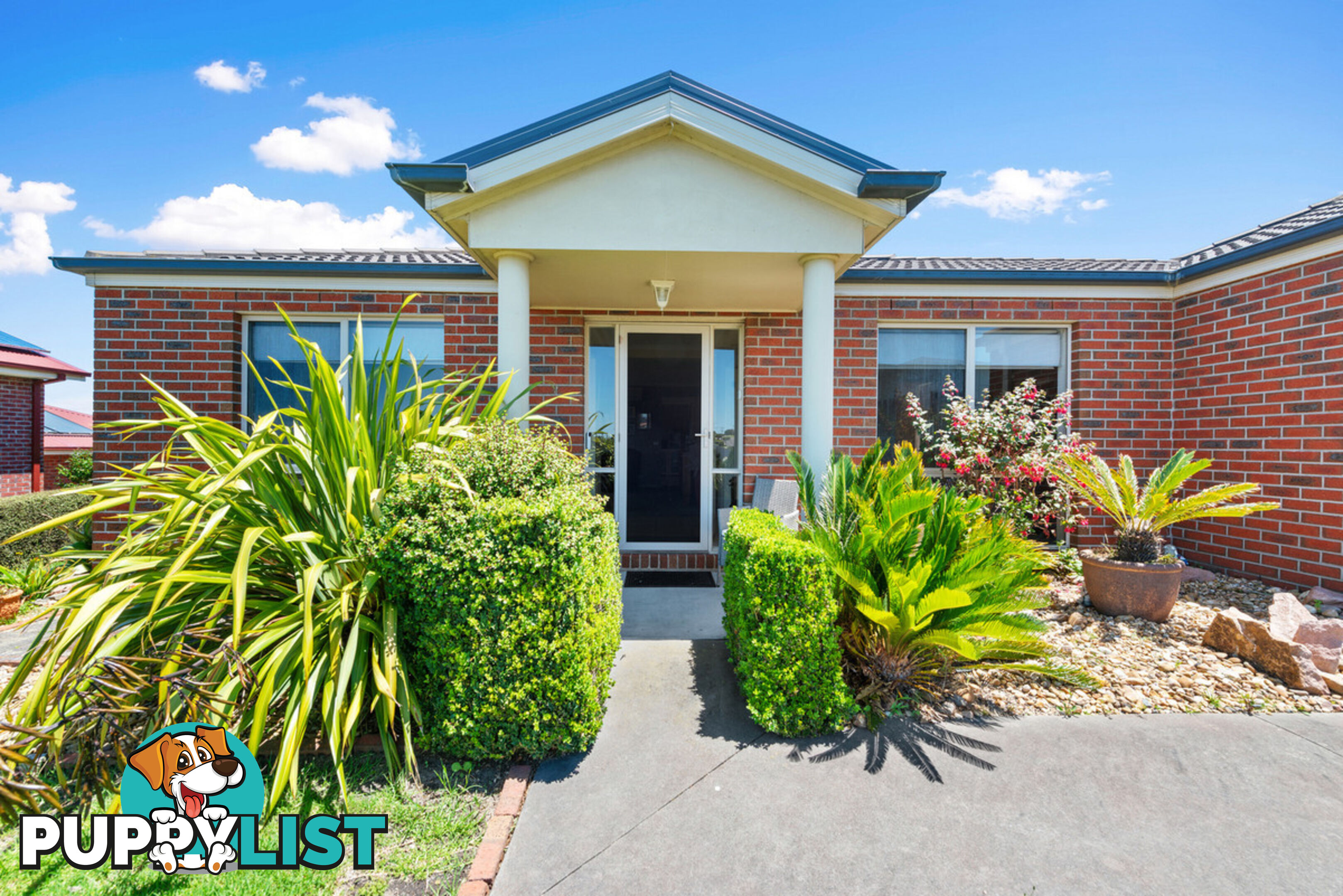 11 Hillcrest Rise LAKES ENTRANCE VIC 3909