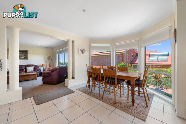 11 Hillcrest Rise LAKES ENTRANCE VIC 3909