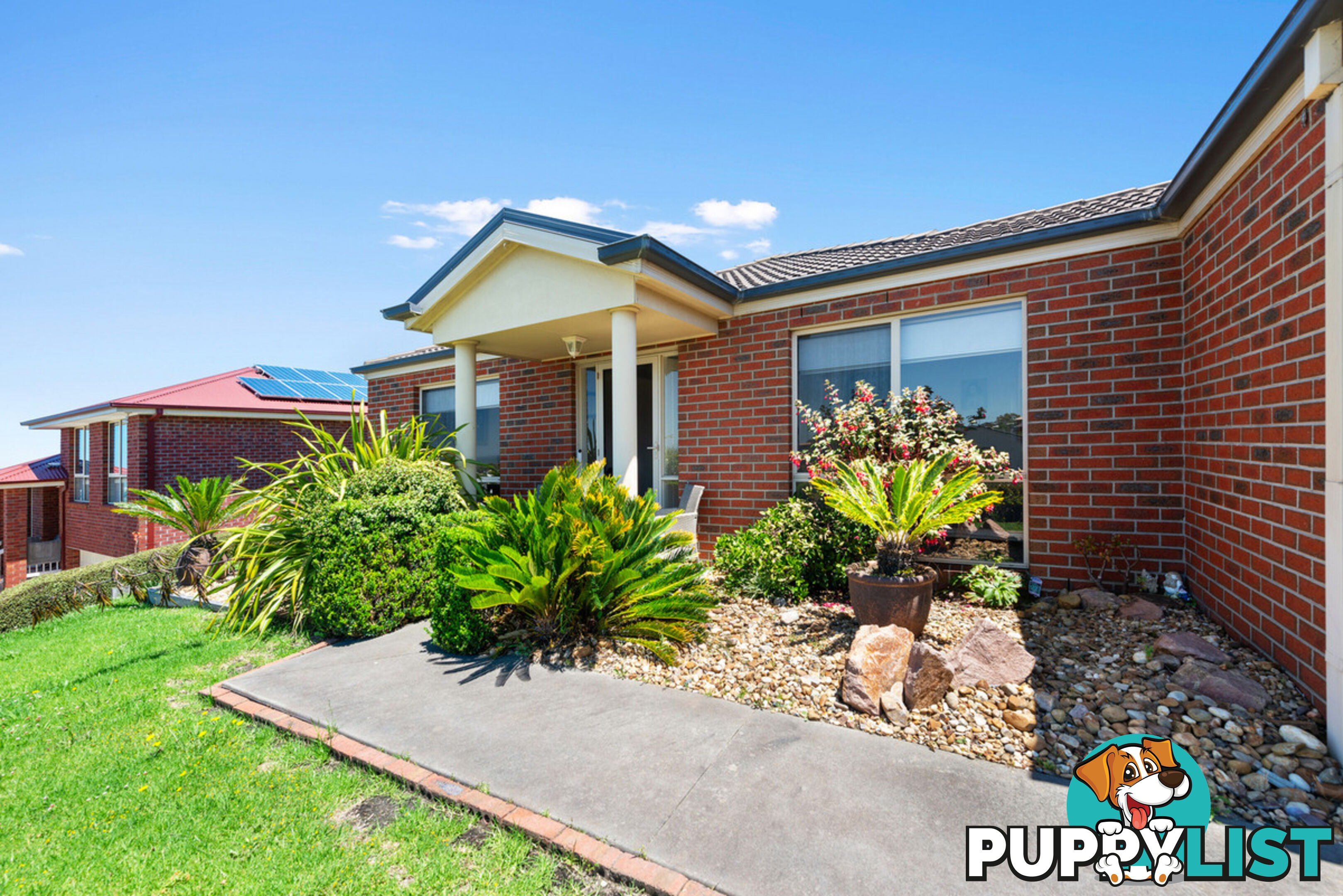 11 Hillcrest Rise LAKES ENTRANCE VIC 3909