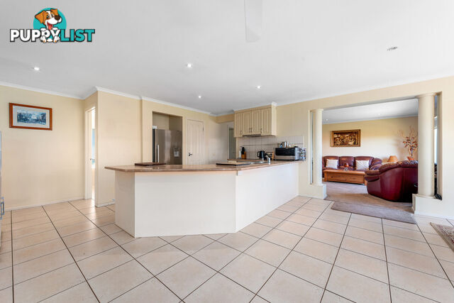 11 Hillcrest Rise LAKES ENTRANCE VIC 3909