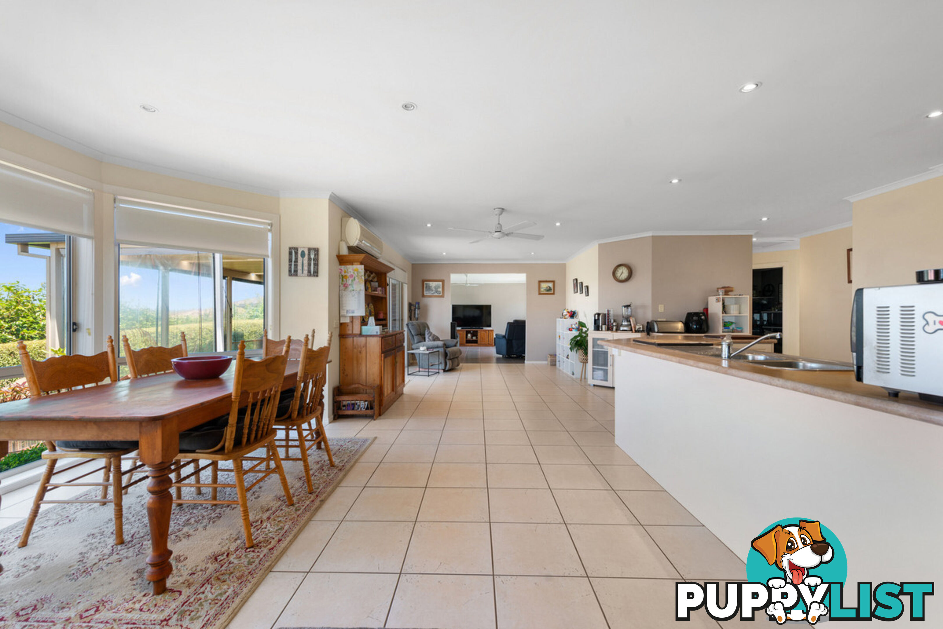 11 Hillcrest Rise LAKES ENTRANCE VIC 3909