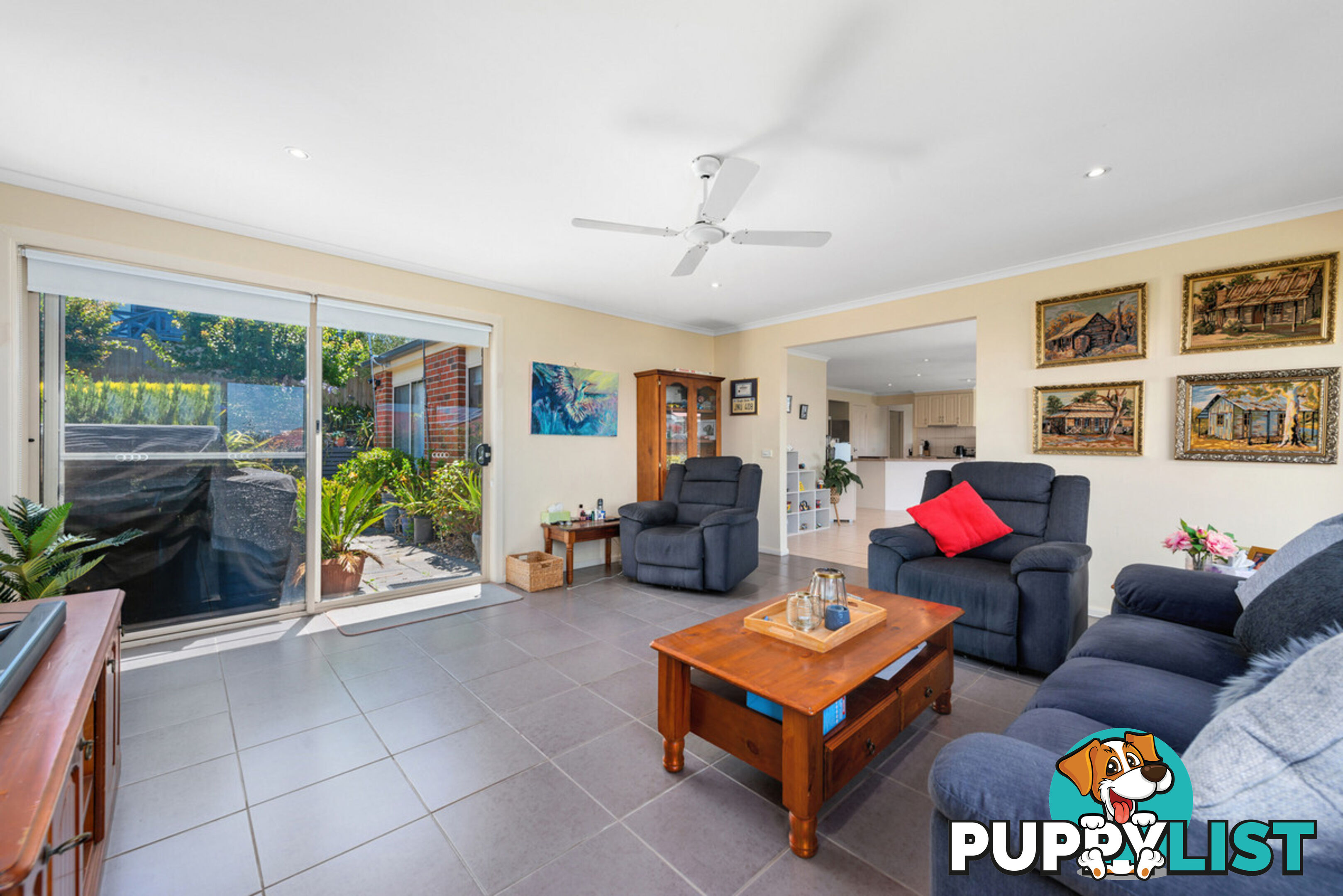 11 Hillcrest Rise LAKES ENTRANCE VIC 3909