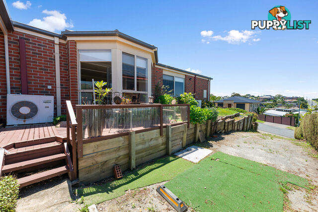 11 Hillcrest Rise LAKES ENTRANCE VIC 3909