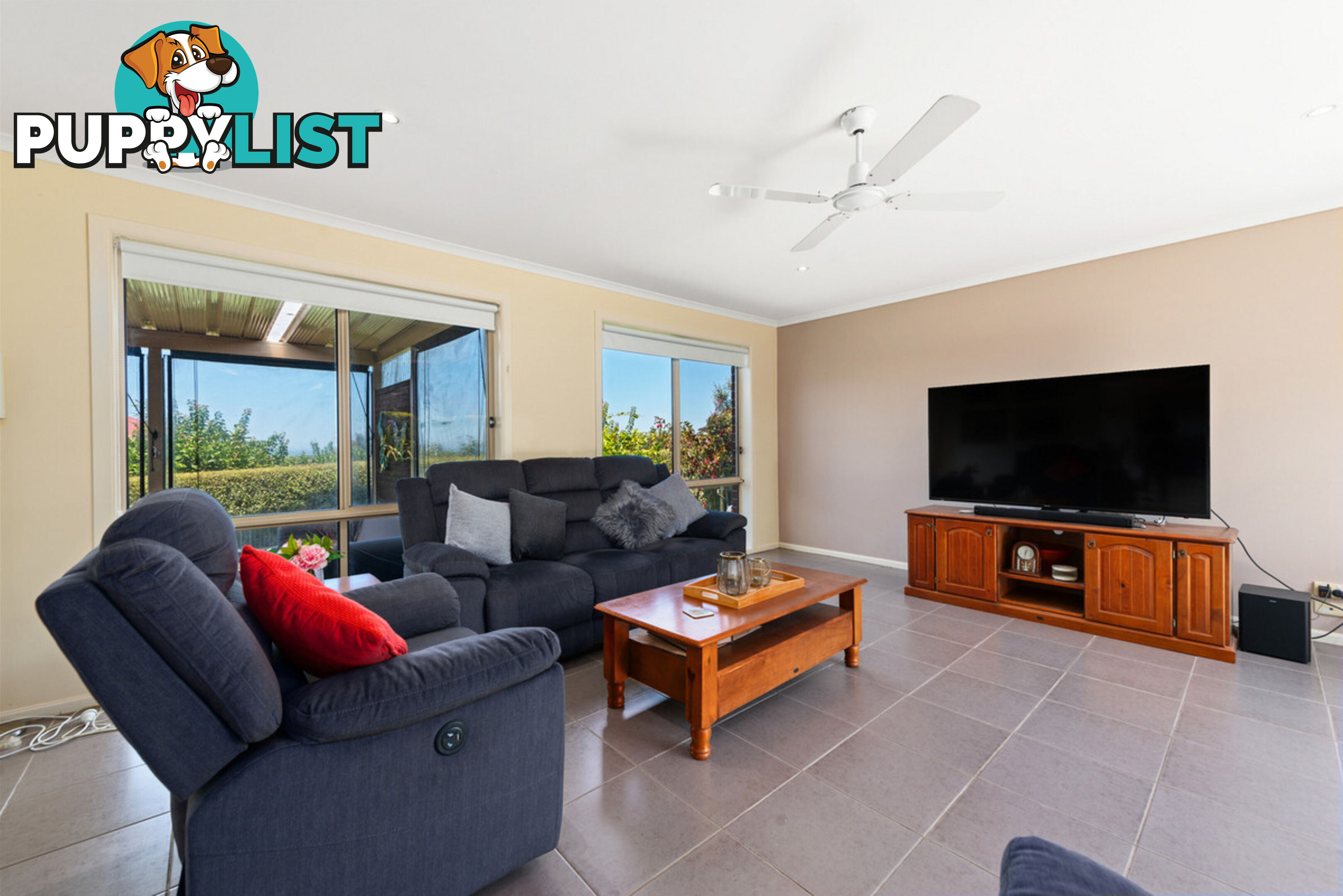 11 Hillcrest Rise LAKES ENTRANCE VIC 3909