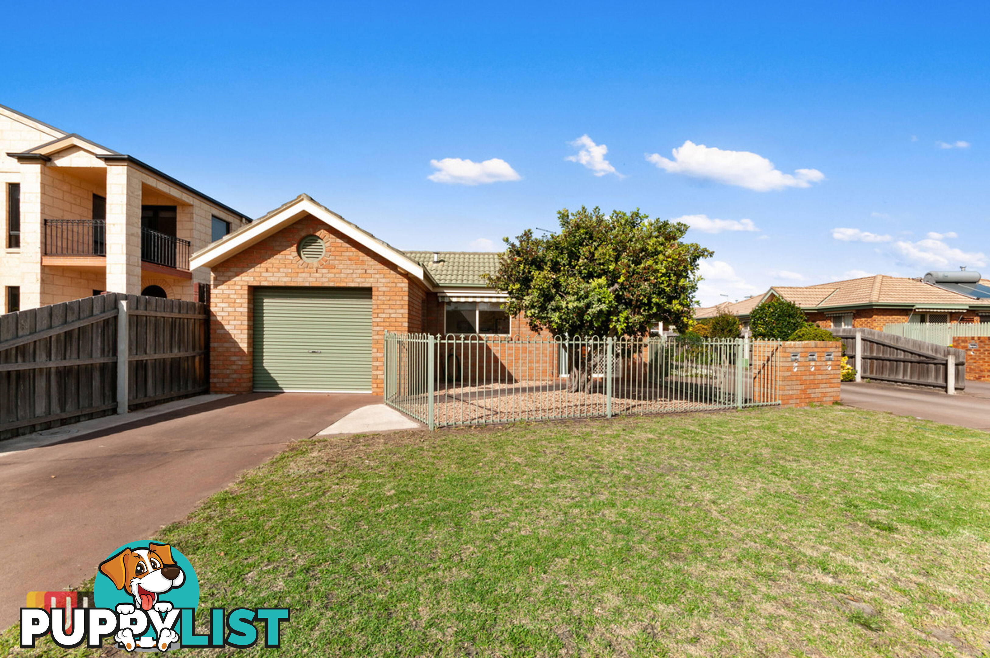 1/64 Roadknight Street LAKES ENTRANCE VIC 3909