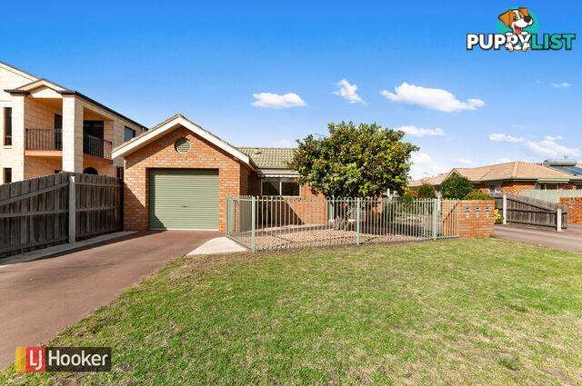 1/64 Roadknight Street LAKES ENTRANCE VIC 3909