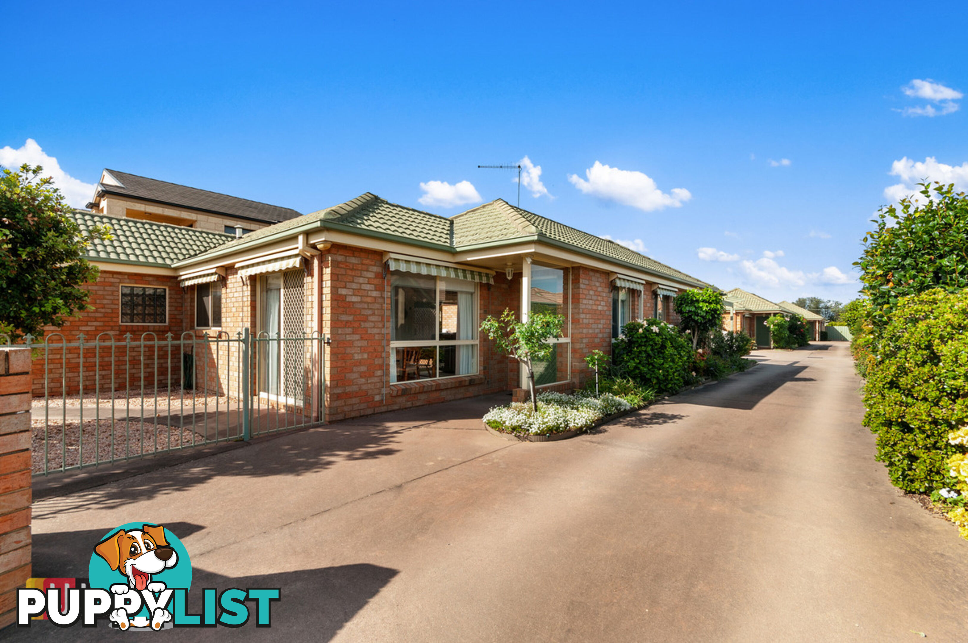 1/64 Roadknight Street LAKES ENTRANCE VIC 3909