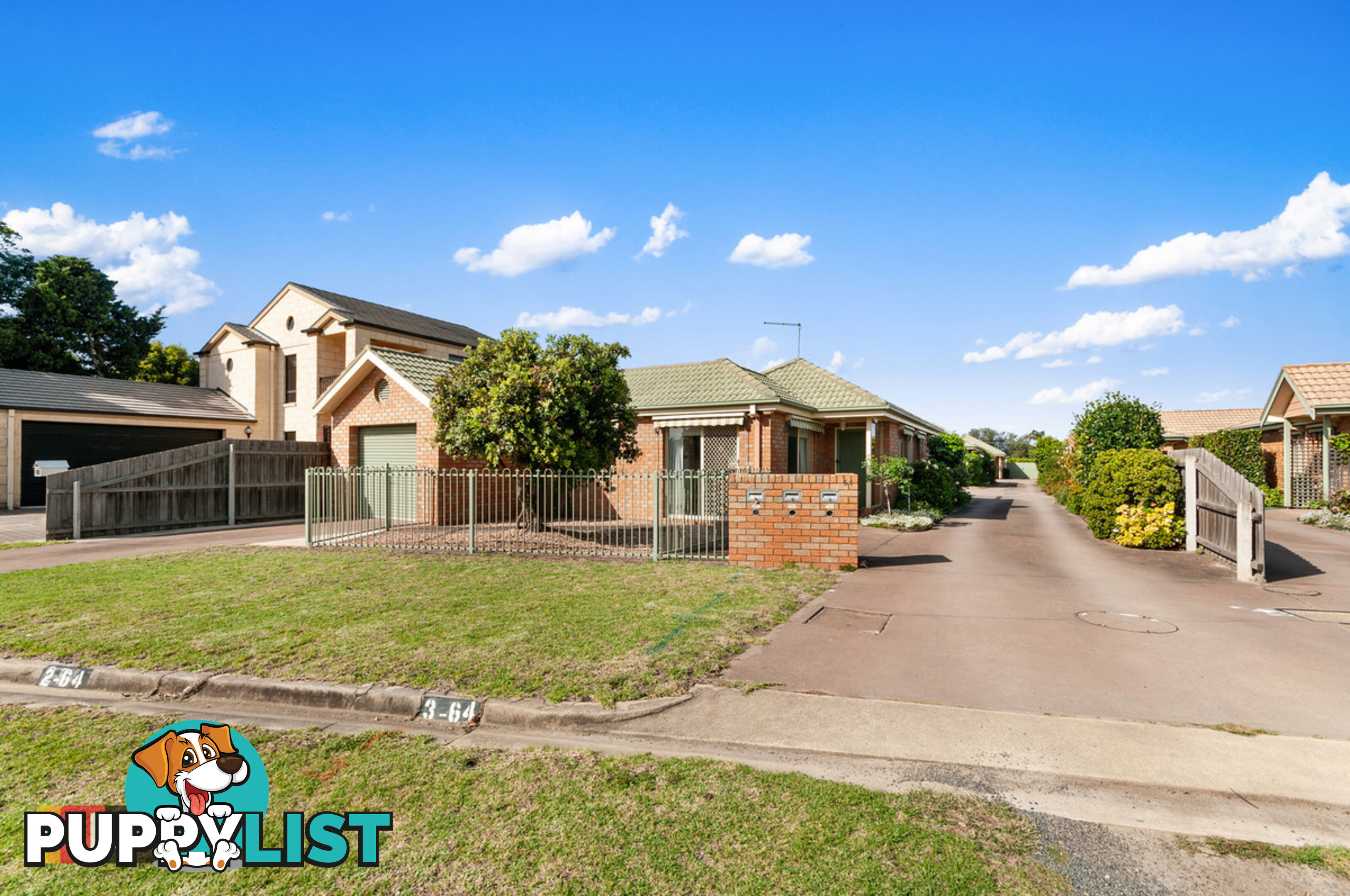 1/64 Roadknight Street LAKES ENTRANCE VIC 3909