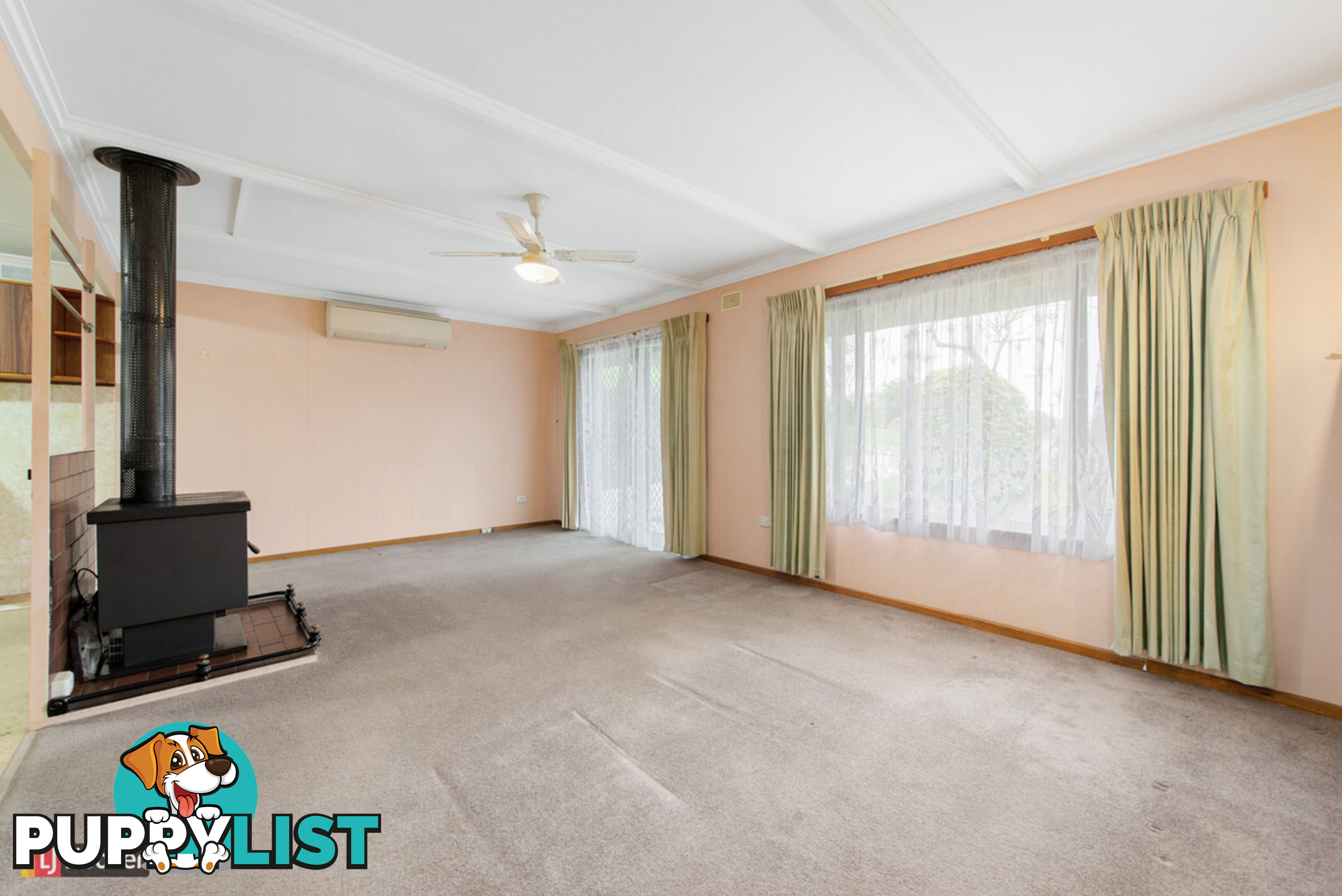 15 Christopher Court LAKES ENTRANCE VIC 3909