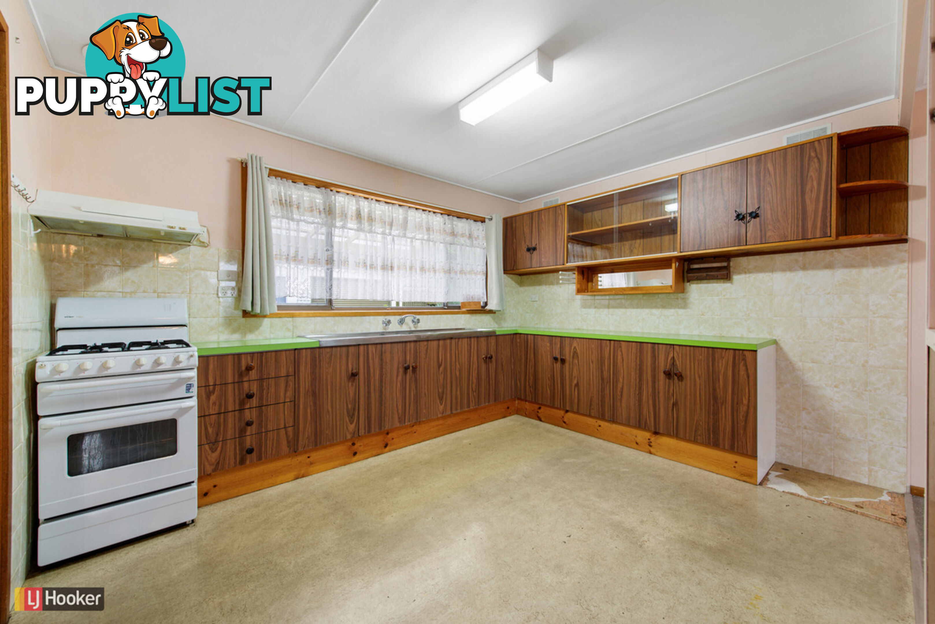 15 Christopher Court LAKES ENTRANCE VIC 3909