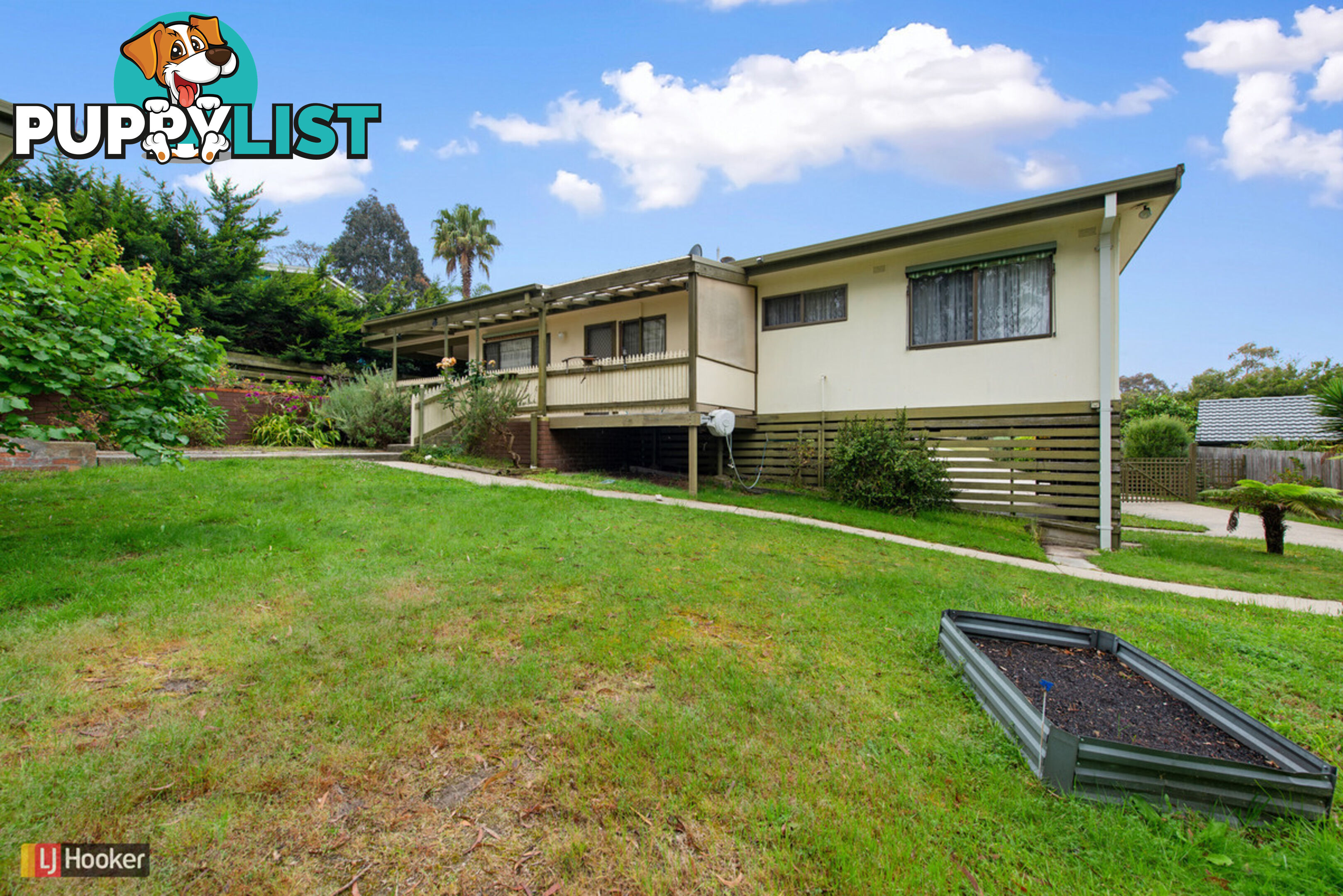 15 Christopher Court LAKES ENTRANCE VIC 3909