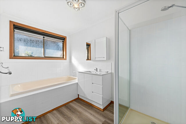 15 Ocean Court LAKES ENTRANCE VIC 3909