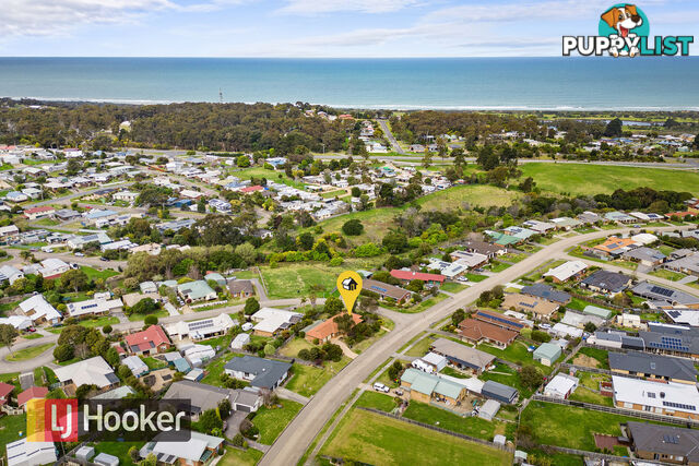 1 Morkham Court LAKES ENTRANCE VIC 3909