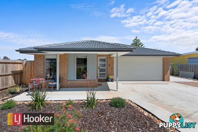 18 Golf Links Road LAKES ENTRANCE VIC 3909