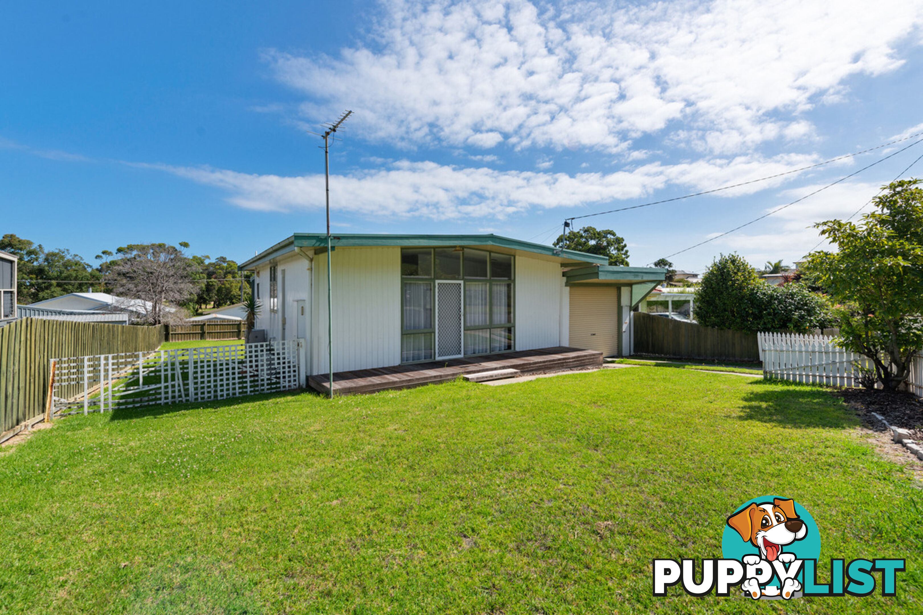 16 Robin Street LAKES ENTRANCE VIC 3909