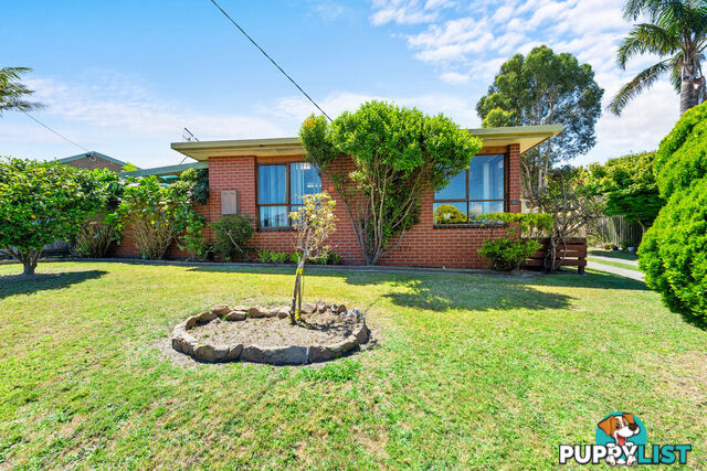 10 Hardie Street LAKES ENTRANCE VIC 3909