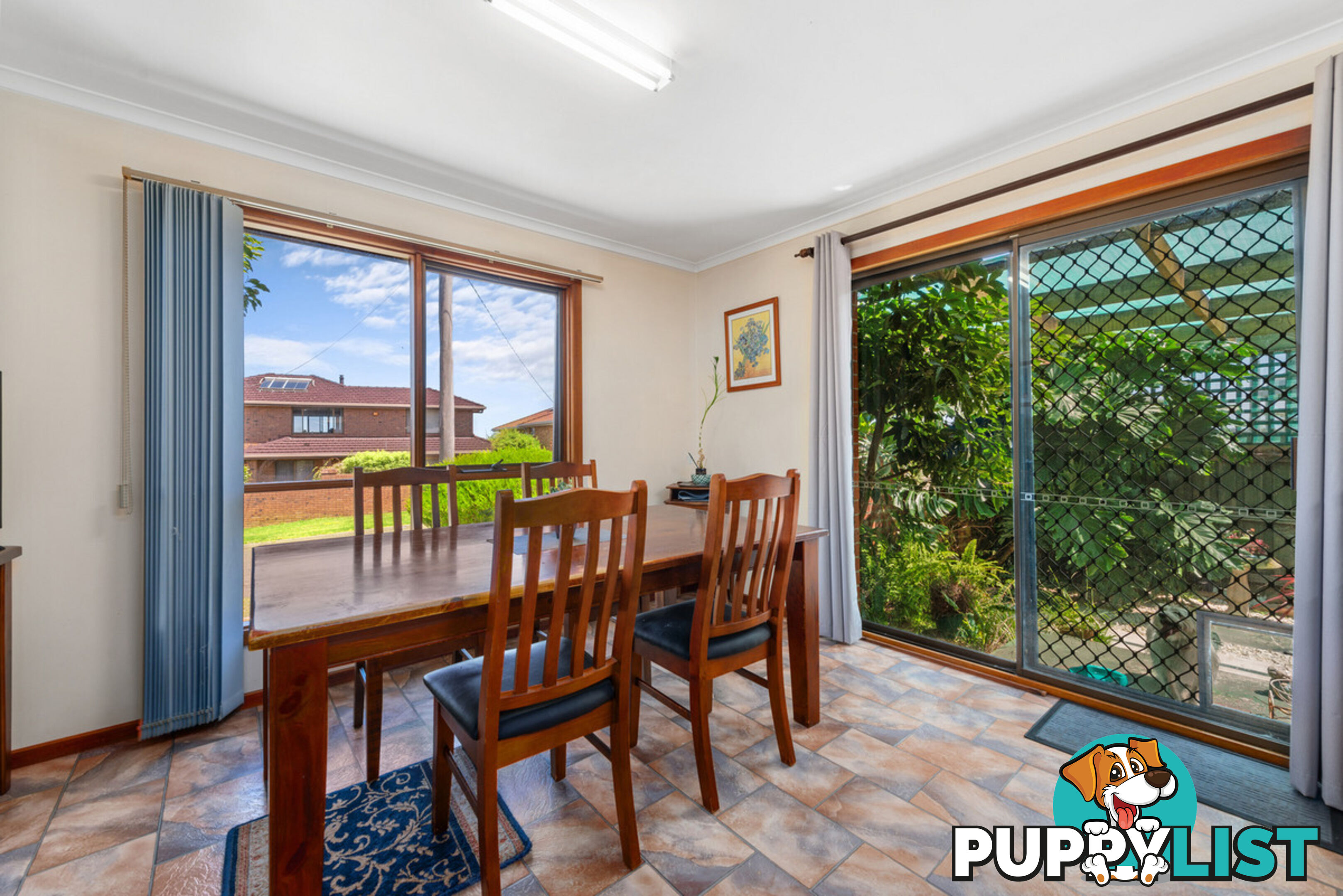 10 Hardie Street LAKES ENTRANCE VIC 3909