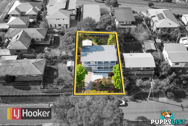 3 Uplands Avenue LAKES ENTRANCE VIC 3909