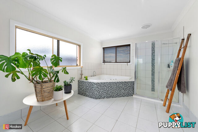 13 Outlook Avenue LAKES ENTRANCE VIC 3909