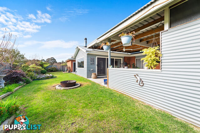 25 Tranquil Court LAKES ENTRANCE VIC 3909