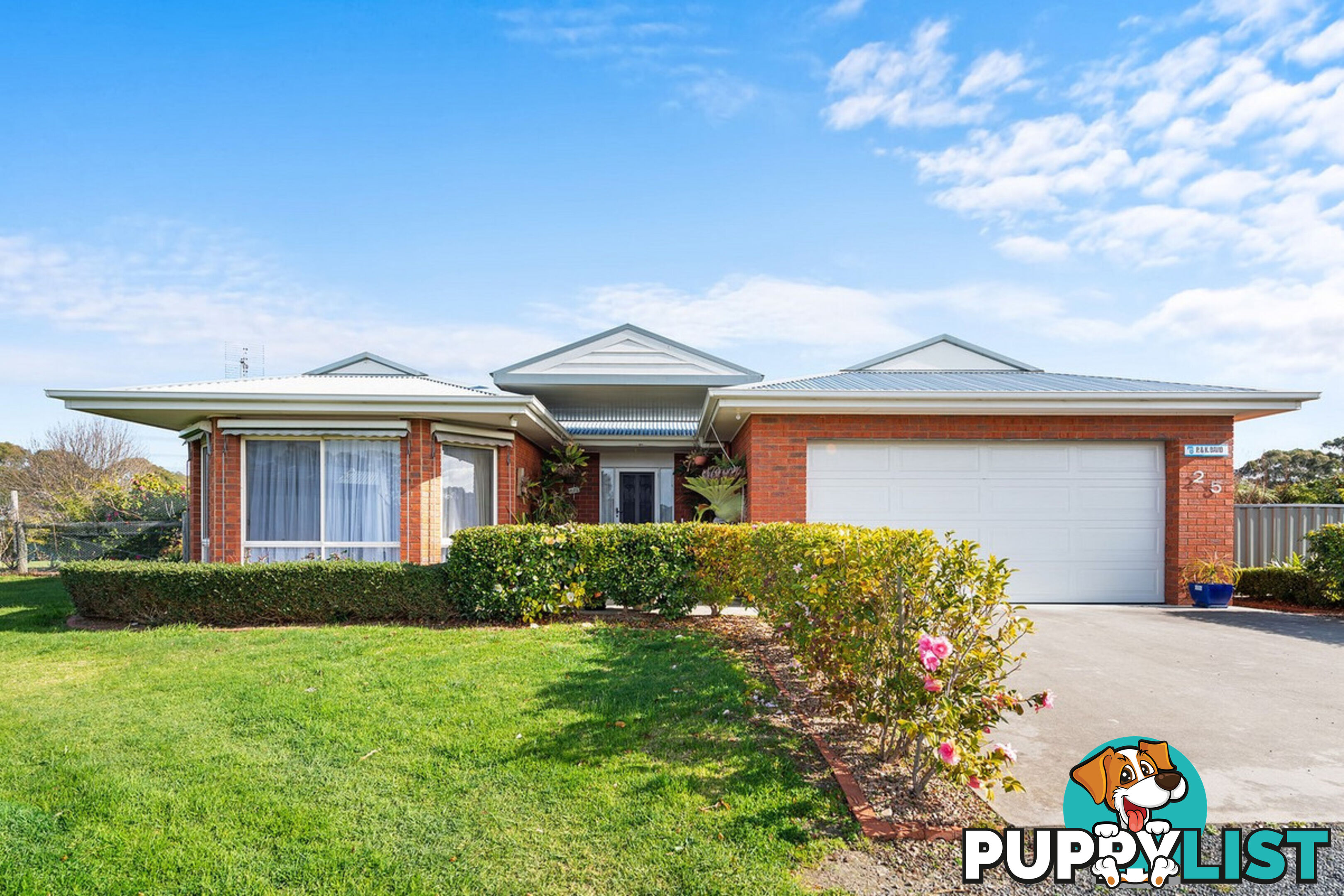 25 Tranquil Court LAKES ENTRANCE VIC 3909