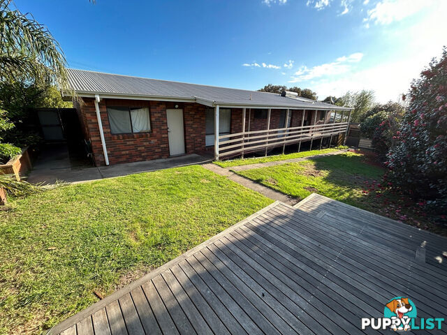 16 Mist Street LAKES ENTRANCE VIC 3909