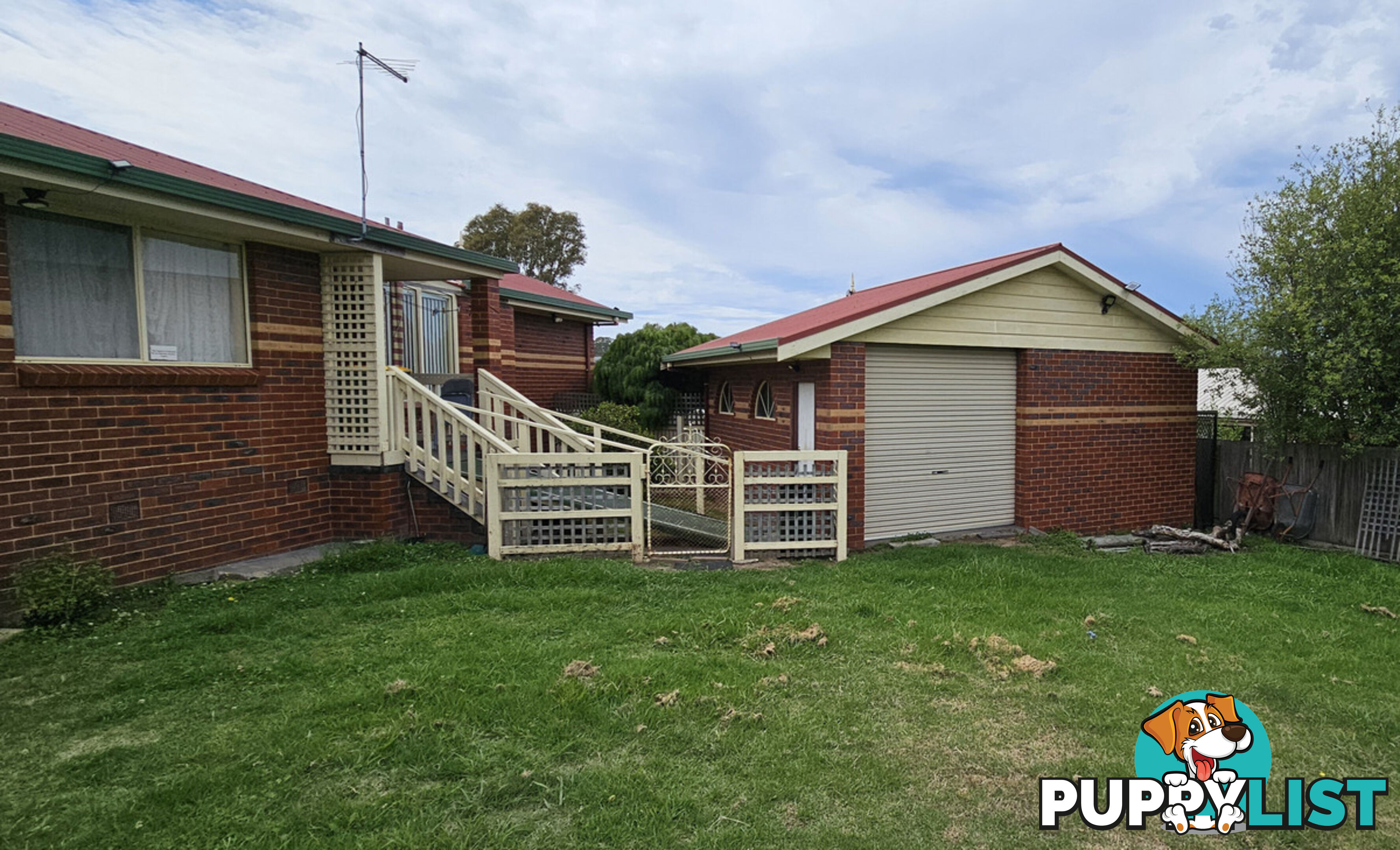 11 Morkham Crt LAKES ENTRANCE VIC 3909