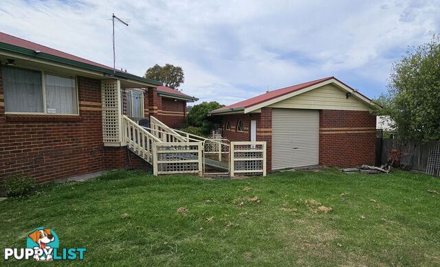 11 Morkham Crt LAKES ENTRANCE VIC 3909