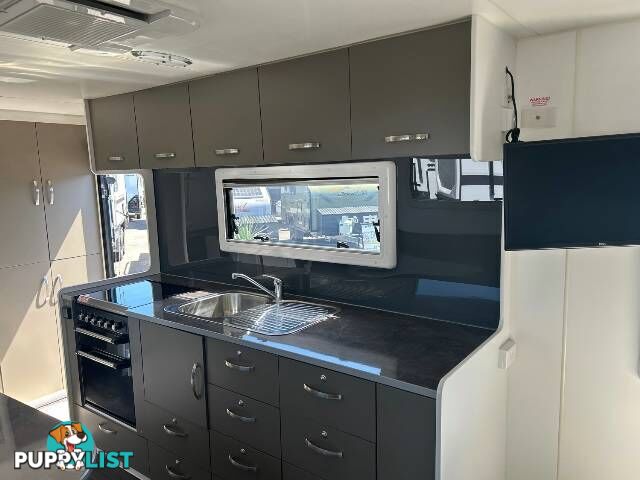 2019  LEADER CARAVANS SILVER  21.65-7 CARAVAN