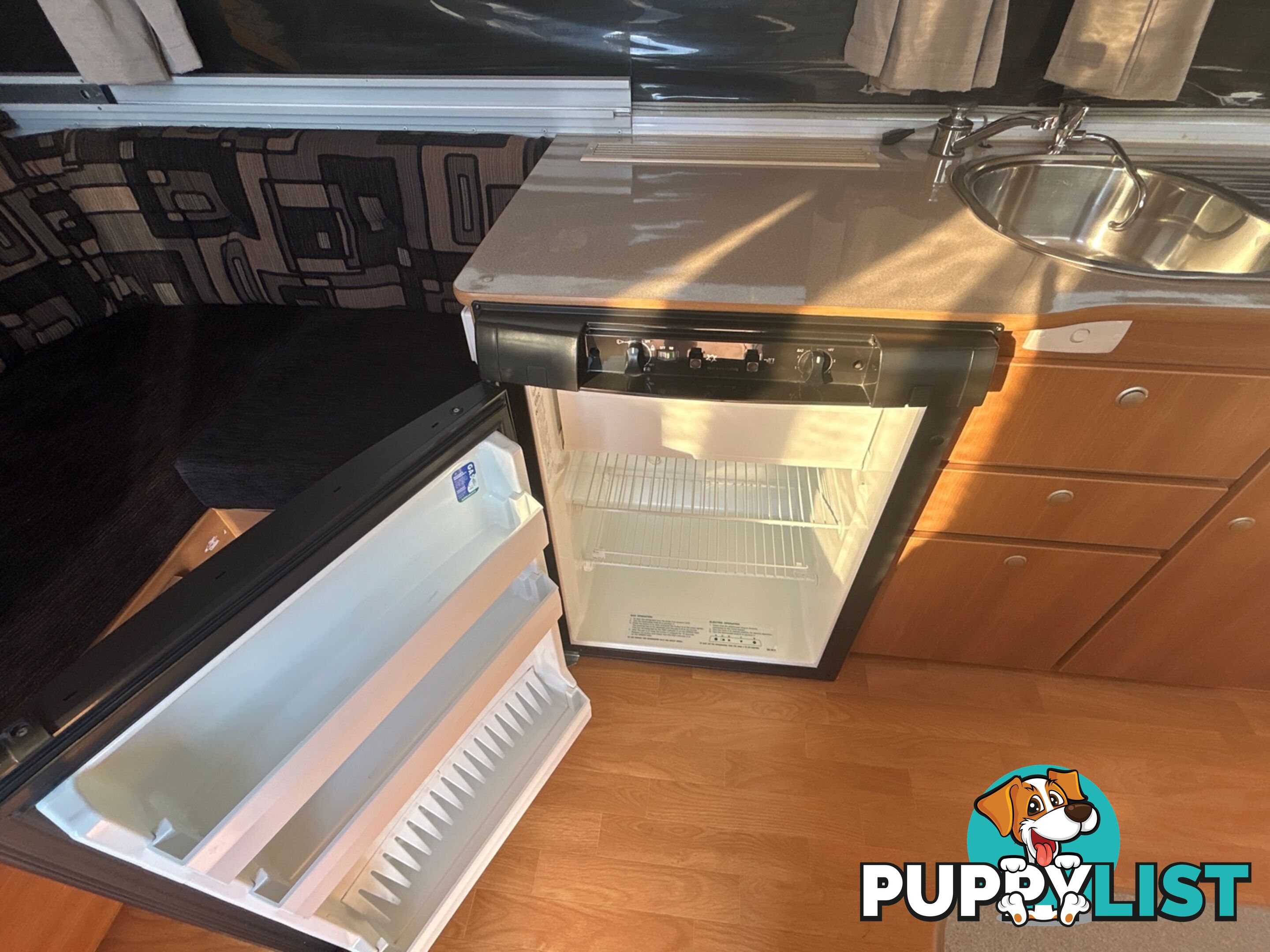 2010  JAYCO SWAN  TOURING CAMPER TRAILER