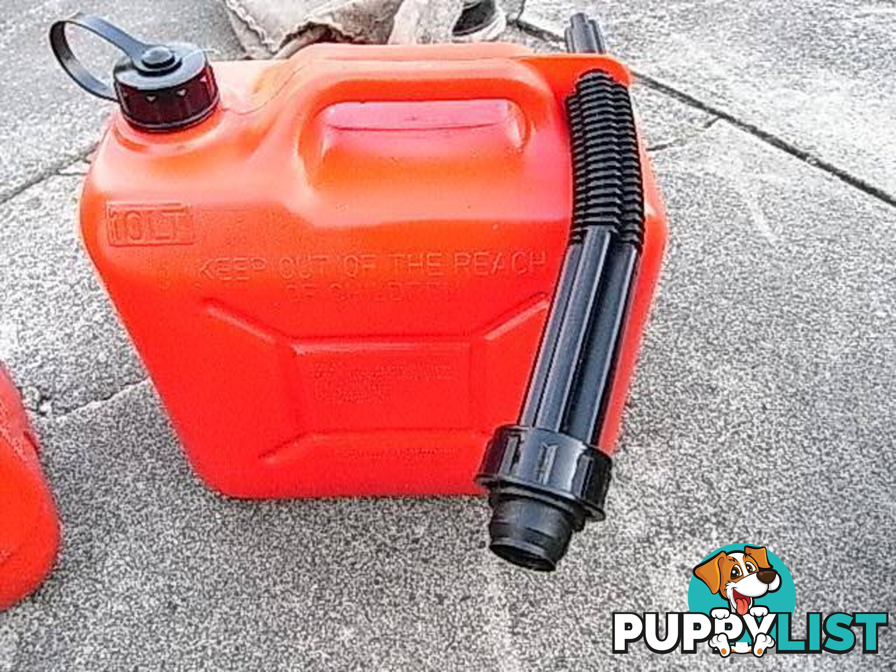 10LT FUEL STORAGE CONTAINER wth poring nozzle