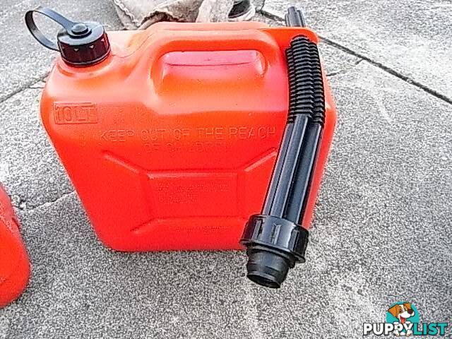 10LT FUEL STORAGE CONTAINER wth poring nozzle