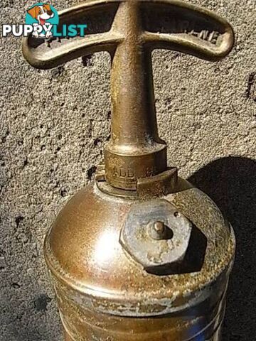 VINTAGE BRASS PYRENE FIRE EXTINGUISHER PYRENE MADE IN ENGLAND