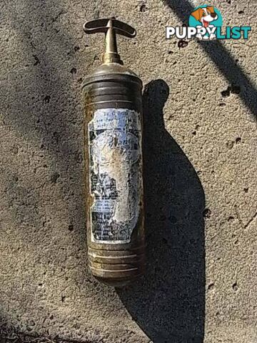 VINTAGE BRASS PYRENE FIRE EXTINGUISHER PYRENE MADE IN ENGLAND