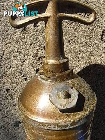 VINTAGE BRASS PYRENE FIRE EXTINGUISHER PYRENE MADE IN ENGLAND