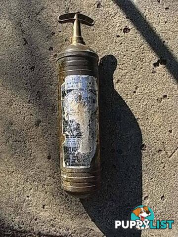 VINTAGE BRASS PYRENE FIRE EXTINGUISHER PYRENE MADE IN ENGLAND