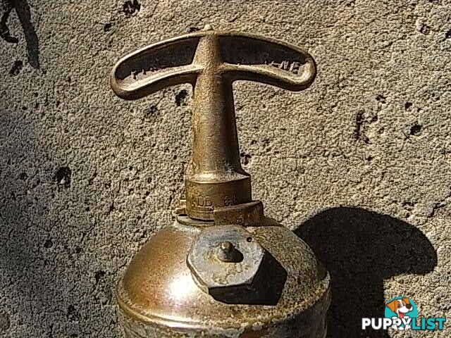 VINTAGE BRASS PYRENE FIRE EXTINGUISHER PYRENE MADE IN ENGLAND