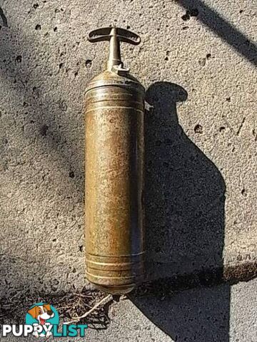 VINTAGE BRASS PYRENE FIRE EXTINGUISHER PYRENE MADE IN ENGLAND